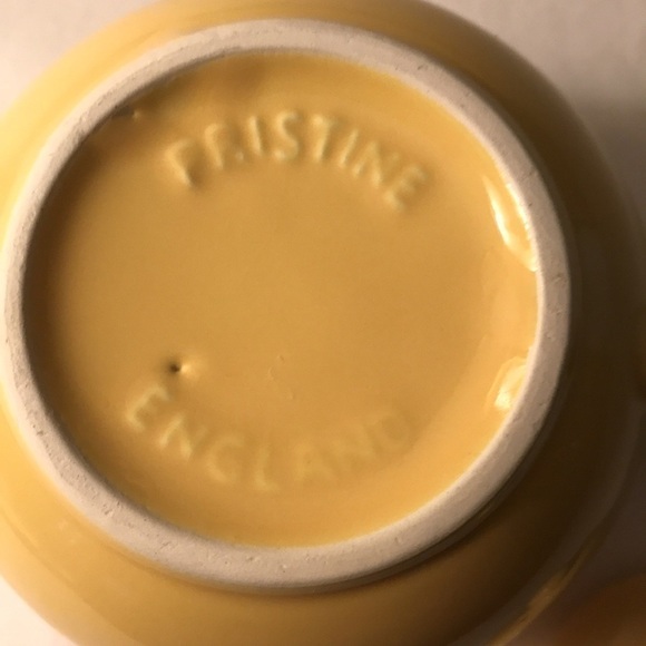 Pristine England yellow teapot no stains small chip underside lid 12oz EUC - Picture 8 of 9